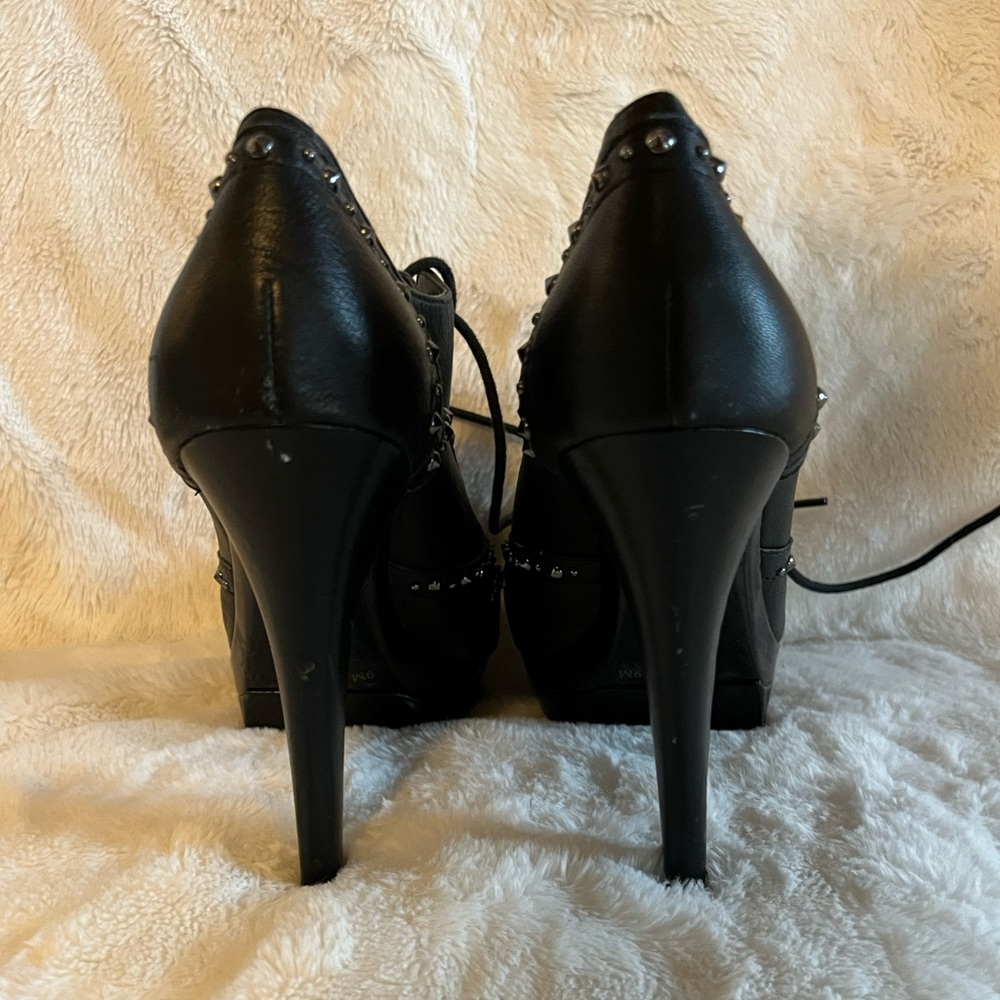 Gianni Bini size 9, tied up, platform booties. - Picture 3 of 7